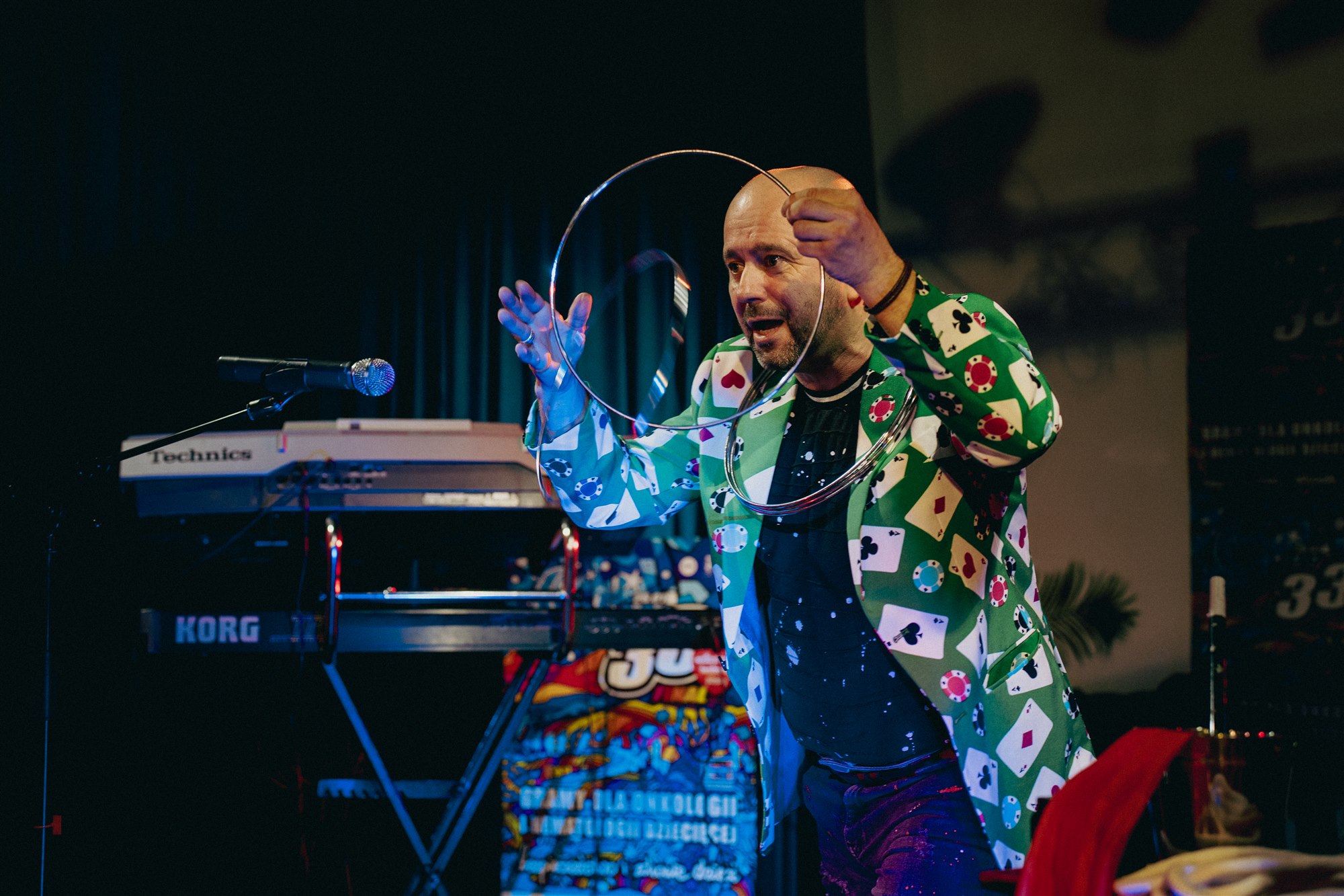 Ziutini performing the linking rings on stage